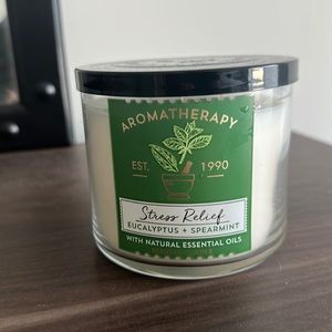 NWT NEVER USED Bath & Body Works Stress Relief Aromatherapy 3-Wick Candle